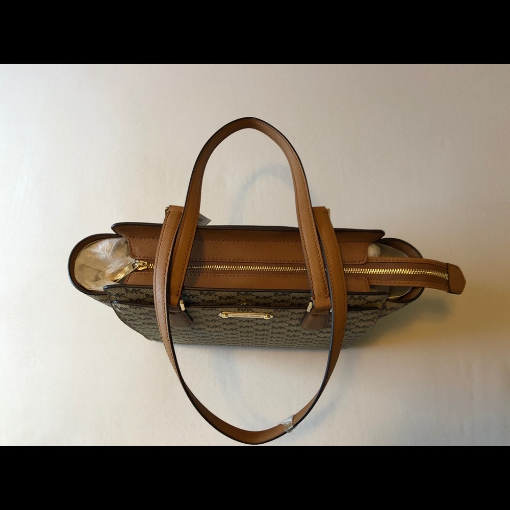 ✨ Michael Kors “Dee Dee” Natural Medium Tote ✨ - Picture 4 of 8